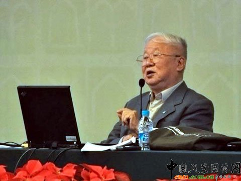 圖為兩院院士吳良鏞在做主旨報告
