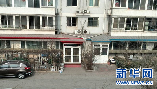 私占綠地?cái)U(kuò)充成自家庭院（攝影/朱軍）