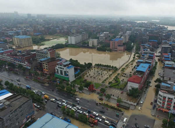 暴雨后多地現(xiàn)“水都” 海綿城市拒絕紙上談兵