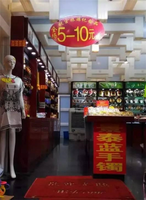 隈研吾爆改的故宮邊茶室，現竟變小商品攤！