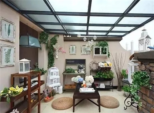 這設計才叫頂層露臺，你家那只能叫屋頂