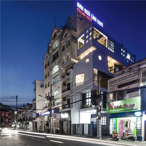 越南胡志明市一座與城市對(duì)話的綜合居住建筑