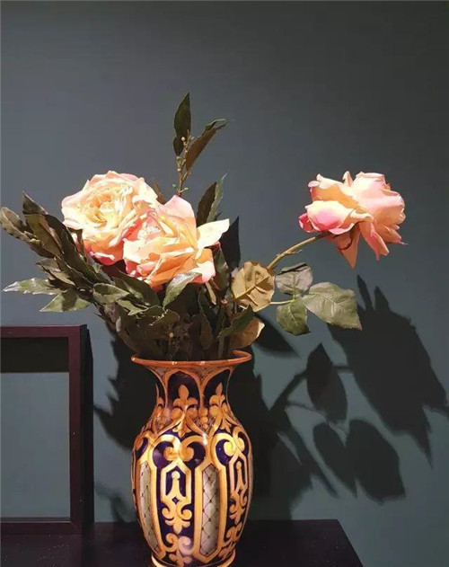 這樣插花,即使花謝了屋子依然會很美