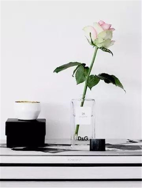 這樣插花,即使花謝了屋子依然會很美