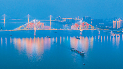 榮浩磊：城市燈光秀點亮藝術生活