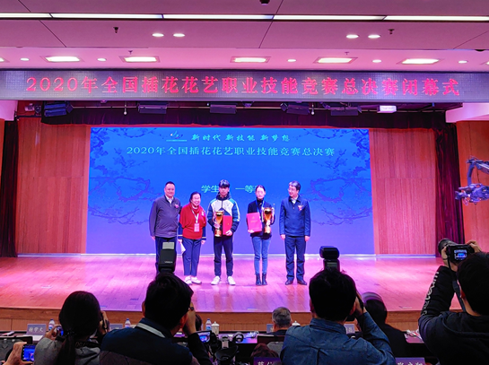 插花花藝職業(yè)技能“國賽”閉幕，展示人體花藝秀