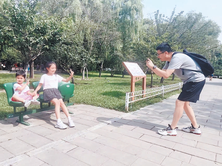 綠色閱兵觀禮椅“落戶”6家公園