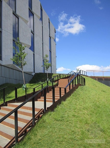 HJLA設(shè)計的丹麥畢馬威會計事務(wù)所總部的屋頂花園及入口區(qū)域