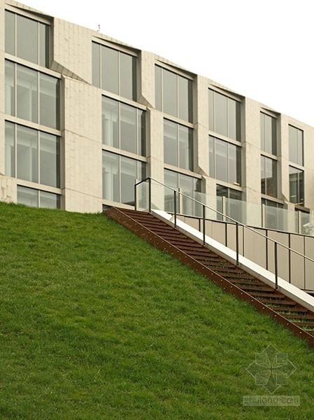 HJLA設(shè)計的丹麥畢馬威會計事務(wù)所總部的屋頂花園及入口區(qū)域