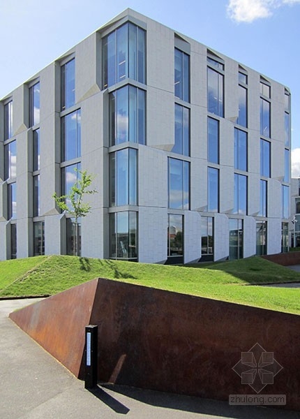 HJLA設(shè)計的丹麥畢馬威會計事務(wù)所總部的屋頂花園及入口區(qū)域