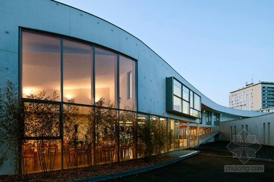 法國蒙達尼珍?幕琳學校曲型綠頂