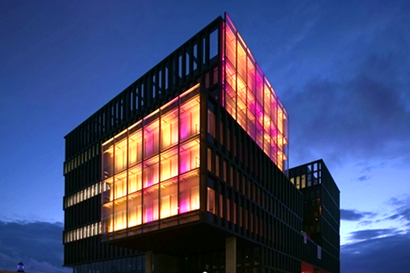 夜間，在城市空間中點燃藝術(shù)品